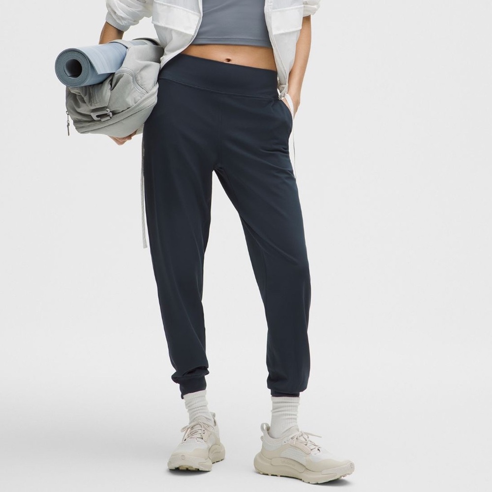 Lulumon Align High-rise Jogger. Navy Sz: 8